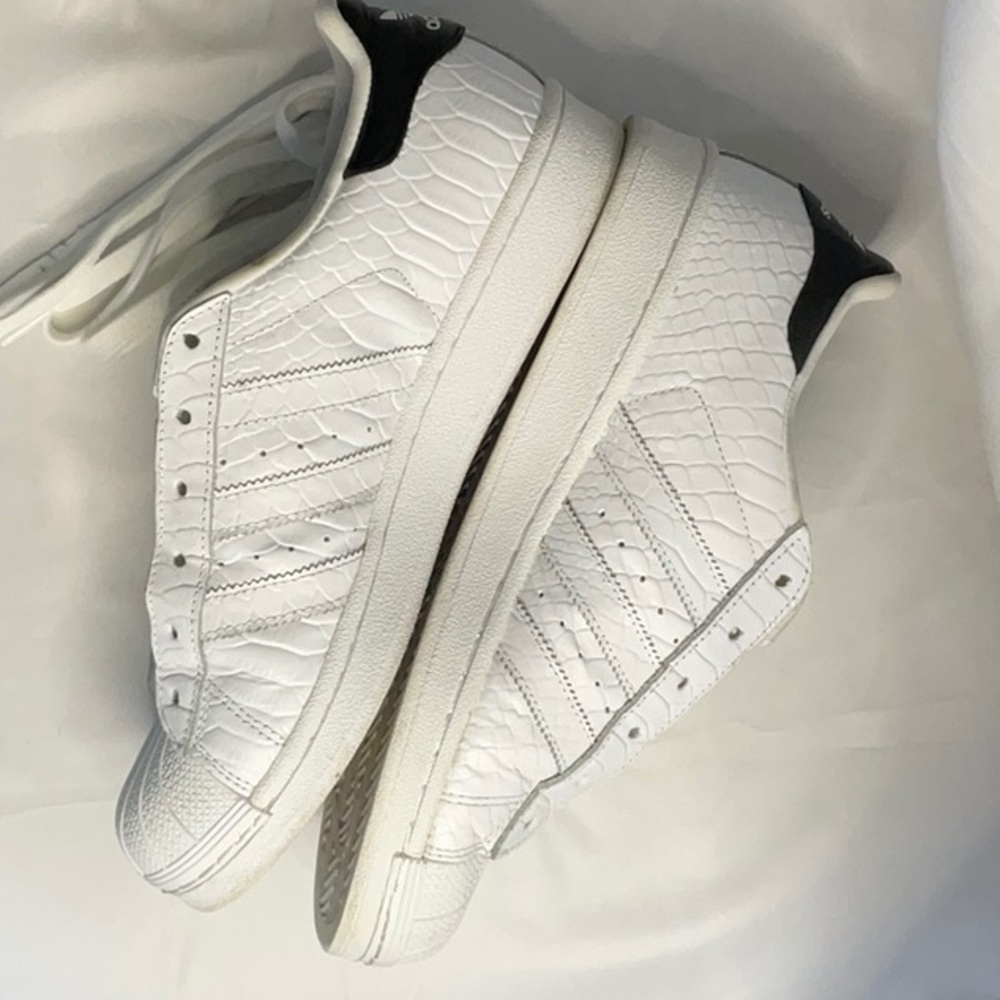 💯Authentic Adidas SUPERSTAR shell head size 8-8.5 white/navy